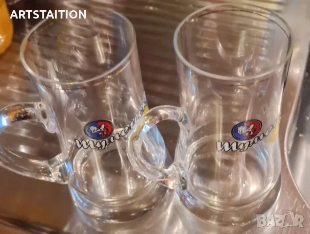  Две стъклени халби за бира и три стъклени