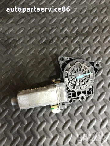 Мотор за стъкло на задна дясна врата за KIA Carens (2006-2011), снимка 2 - Части - 53453529