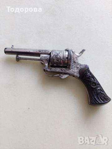 Прекрасно старо револверче с уникално красива гравюра,револвер,пищов, ятаган, сабя, 1 960 лв