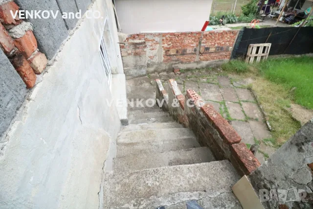 Къща с плоча и собствен двор в с. Гара Елин Пелин!, снимка 13 - Къщи - 56021319