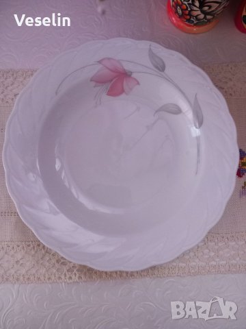 Порцеланова чиния , снимка 2 - Чинии - 40449566