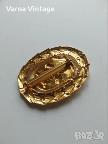 Знак за заслуги за противопожарна защита в златен цвят. Бавария, Германия до 1997г., снимка 3 - Колекции - 51415254