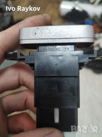 Бутон аварийни светлини KIA Carens 2 , 864W0140, снимка 5 - Части - 52939587