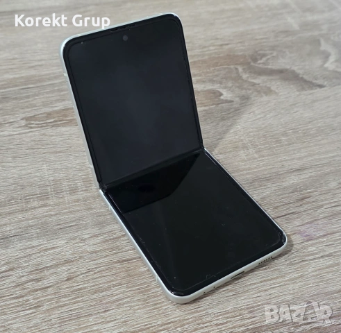 Samsung Galaxy Z Flip3 5G 128GB 8GB RAM, снимка 3 - Samsung - 53092044