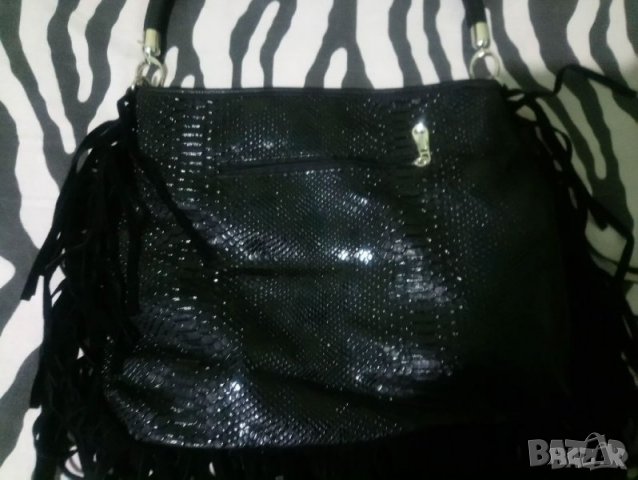 черна чанта с ресни, снимка 2 - Чанти - 34648206