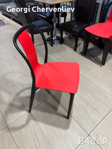 Червен пластмасов стол, снимка 2 - Столове - 52387213