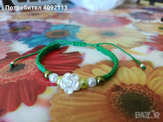 Предлагам ръчно изработени гривни макраме