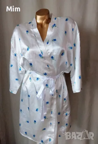 L/XL Бял сатенен халат на сини цветя 