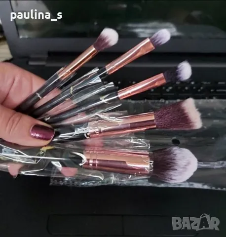 Два различни броя / Комплект от четки за грим в калъф, снимка 9 - Комплекти и лотове - 32859808