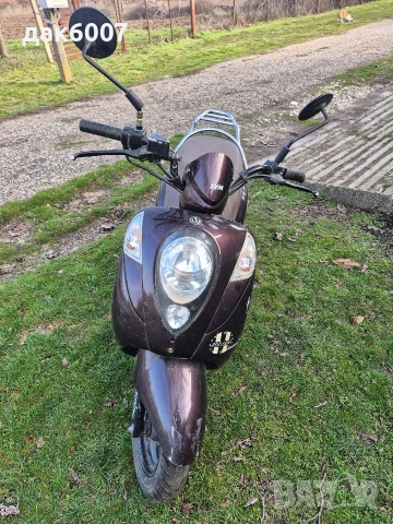 Бензинов скутер , снимка 3 - Мотоциклети и мототехника - 53708917