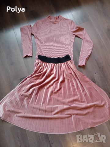 Рокли, поли, топове. Размер М, снимка 5 - Рокли - 52639378