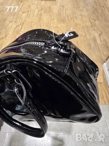 дамска чанта FILA , снимка 2 - Чанти - 47947674