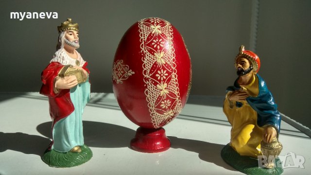 Великденско дървено яйце с икона, боядисано и лакирано и 2 тематични фигурки, снимка 2 - Статуетки - 40185683
