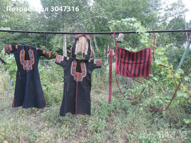 Автентични носии (Саи / Клашници) и рядка бебешка люлка (Цедилка) – Разлог/Пирин, 1890-1910 г., снимка 4 - Антикварни и старинни предмети - 56144164