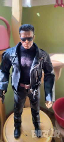 Премиум Екшън фигура на Арнолд Terminator800,30 см, снимка 10 - Колекции - 53680958