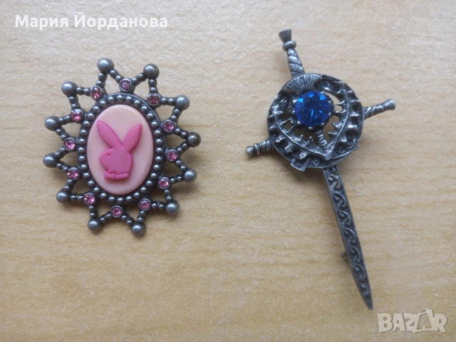 Брошки - Зайчето на Плейбой (Playboy); Флорални мотиви