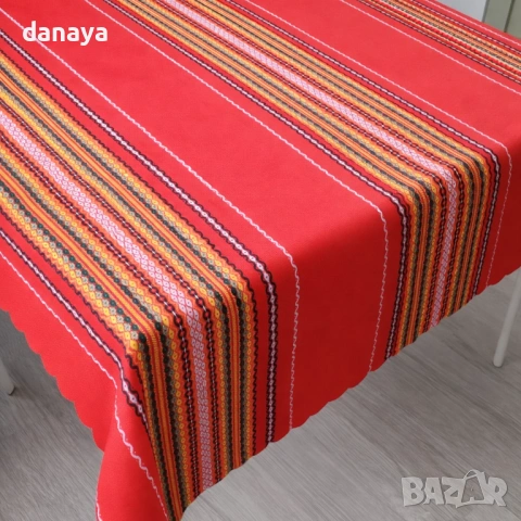 6295 Червена битова покривка за маса с принт традиционни шевици