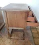 Красиво старинно нощно шкафче с три чекмеджета с дръжки в тъмно кафяво. , снимка 5
