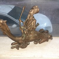 Стара бронзова статуетка на войн с камила фигура пластика, снимка 3 - Антикварни и старинни предмети - 41578485