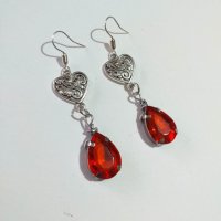 Прелестни обеци в рубинено червено с орнаментирани сърца в цвят сребро , снимка 6 - Обеци - 41100149