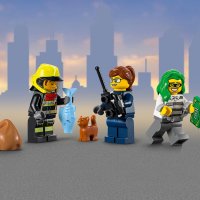 LEGO® City Fire 60319 - Спасение при пожар и полицейско преследване, снимка 5 - Конструктори - 38794059