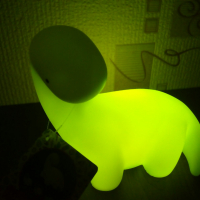 Нова детска LED лампа, променяща цвета си - Динозавърче., снимка 2 - Детски нощни лампи - 36172079