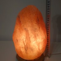 Продавам уникална, нощна лампа от кристална,хималайска сол.Височина-24 см(с основата)--Италия., снимка 4 - Настолни лампи - 41625311