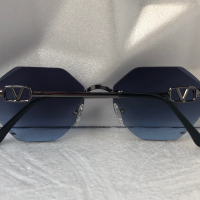Valentino дамски слънчеви очила Осмоъгълник с верижка синджир, снимка 13 - Слънчеви и диоптрични очила - 41627456