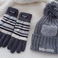 Зимна шапка Хело Кити 2-5 години, снимка 6 - Шапки, шалове и ръкавици - 34645866