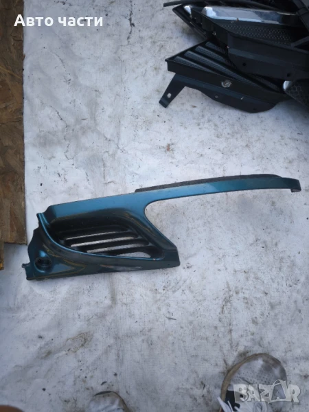 Решетка на радиатора дясна Renault Megane I 7700834201 95-99, снимка 1