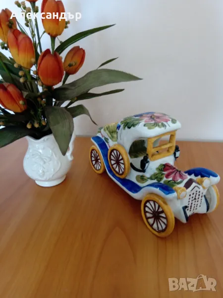 Порцеланова фигура на ретро кола ЗАЯВЕНА, снимка 1