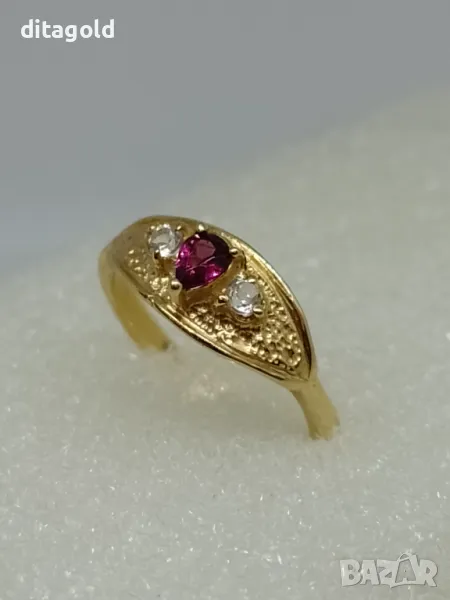 Нов 14К нежен златен пръстен с естествен гранат и естествени бели топази, снимка 1