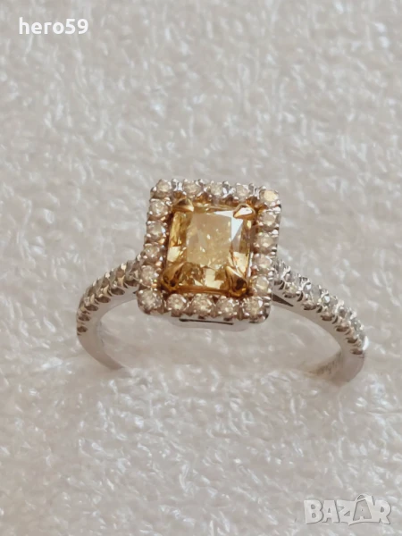 Дизайнерски дамски златен пръстен 14к с 1 карат натурален жълт Брилянт,форма принцес и бели брилянти, снимка 1