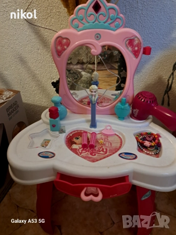 Детска тоалетка за малка принцеса