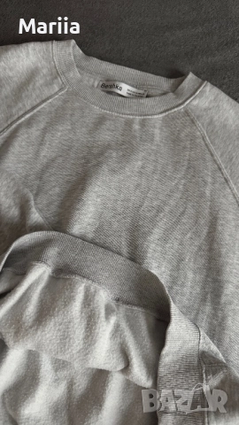 Дамски светлосив суитшърт Bershka (M), снимка 2 - Суичъри - 52897085