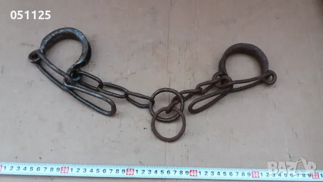 масивни ковани възрожденски окови, белезници, пранги букаи , снимка 6 - Антикварни и старинни предмети - 49674760