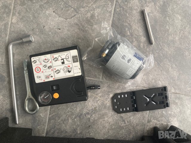 Резервен комплект оригинален за мерцедес ц класа w203 2007  Компресор за гуми лепило и инструменти, снимка 2 - Части - 44337324