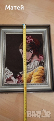 Гоблен " Момичето с книгата"* В красива рамка* Едър бод, снимка 2 - Гоблени - 52269679