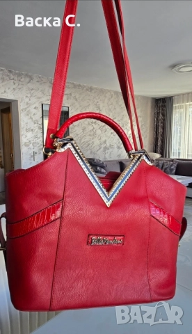 Червена чанта, снимка 2 - Чанти - 51961174
