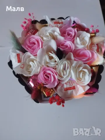 Букети с цветя и бонбони, снимка 3 - Други - 47910000