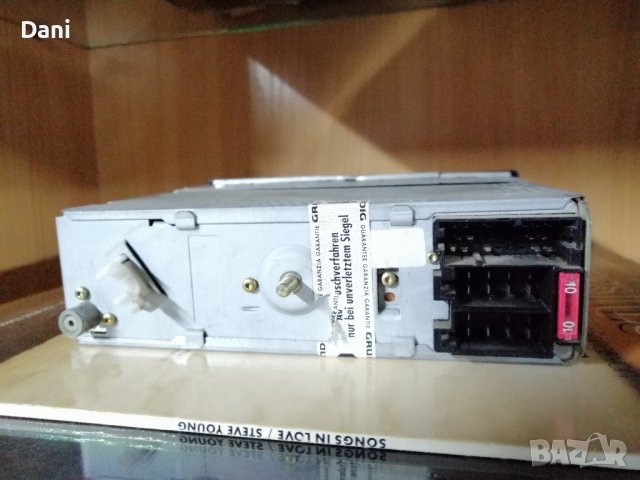 радио за кола Grundig 5201, снимка 2 - Радиокасетофони, транзистори - 39899515