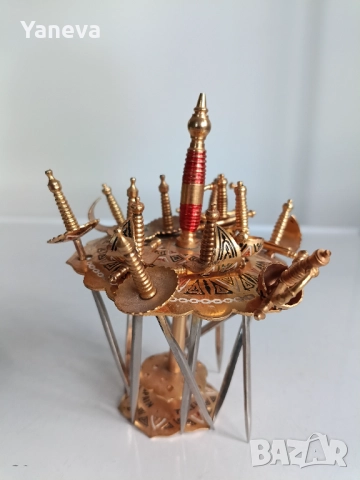 Vintage комплект месингови , коктейлни шишчета с форма на мечове от Толедо, Испания, със стойка 