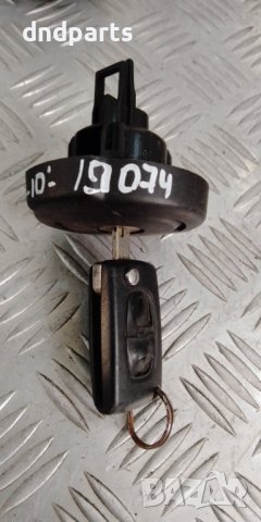 Капачка резервоар и контактен ключ Peugeot 5008,2010г., снимка 1 - Части - 39131243