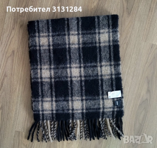 Мъжки шал оригинал Hugo Boss Италия, снимка 2 - Други - 52455969
