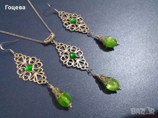 Прекрасен комплект бижута със смарагдово зелено с красиви орнаменти с цвят сребро , снимка 4 - Бижутерийни комплекти - 41496580