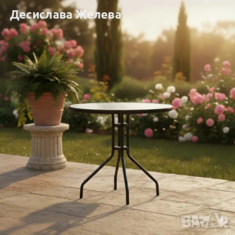 Минимализъм и стабилност в едно – стилна масичка за кафе на открито