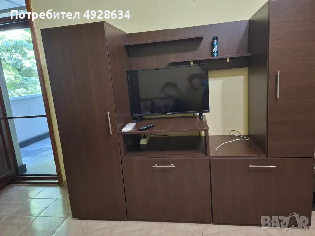секция за хол с място за телевизор