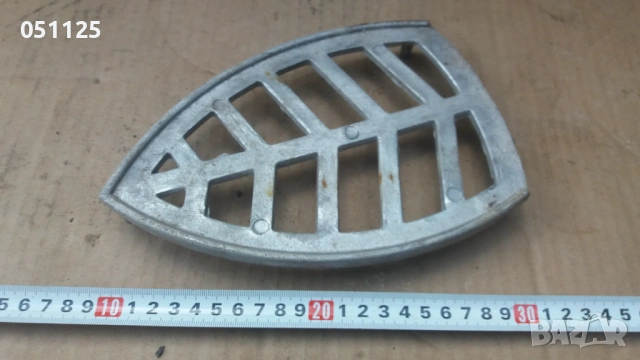 стара поставка за ютия - метална 