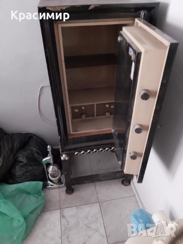 ПродаМетална каса/огнеопорна/, снимка 2 - Сейфове и каси - 52545897