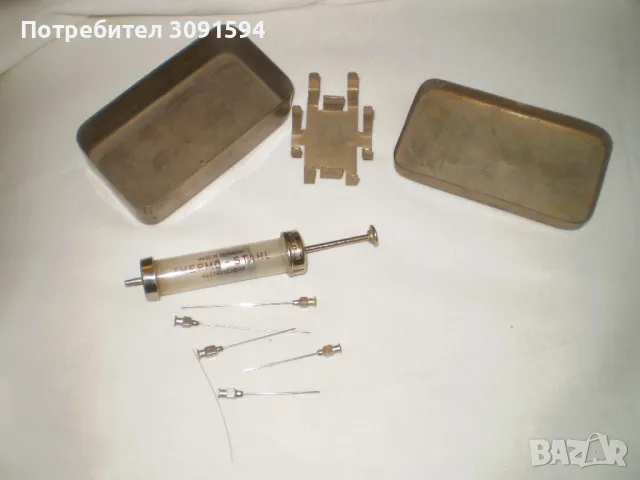 Стара стъклена спринцовка MADE IN GERMANY 10 мл." в метална кутия и игли, снимка 4 - Колекции - 48112218